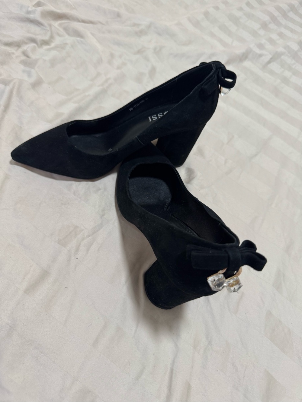 Black Pointed-Toe Suede Block Heel Pumps with Bow Accent